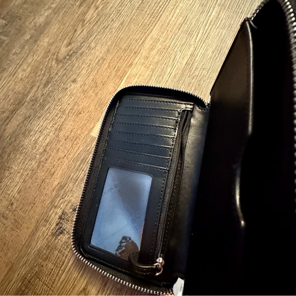 Michael Kors Jet Set Travel Wallet - Picture 6 of 9